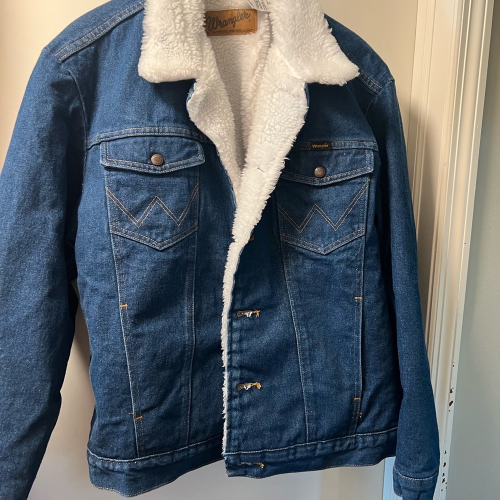 WRANGLER® WESTERN SHERPA LINED DENIM JACKET